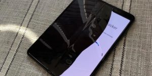 Thay màn hình Samsung Z Fold 1 2 man hinh samsung z fold 1 bi hu 15