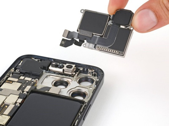 Thay camera trước iPhone 15 Pro Max 2 thay camera sau iphone 15 pro