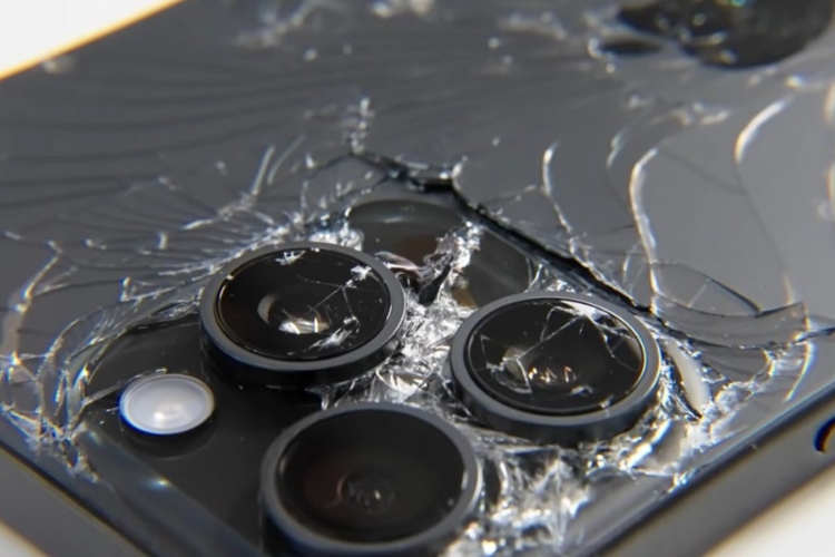 Thay kính lưng iPhone 15 Pro Max 3 thay kinh lung iphone 15 pro max 1