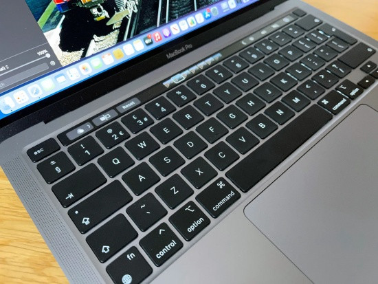 Thay bàn phím Macbook Pro M1 2020 2 thay ban phim macbook pro m1 2020