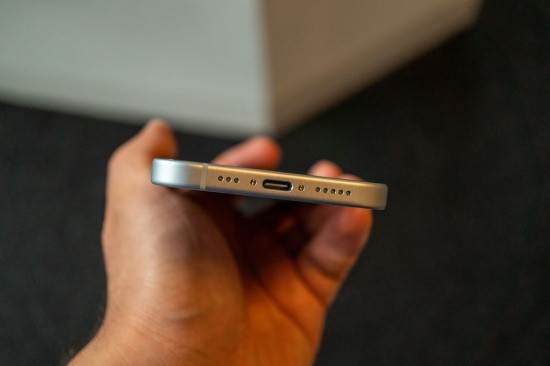 thay loa ngoai iphone 15