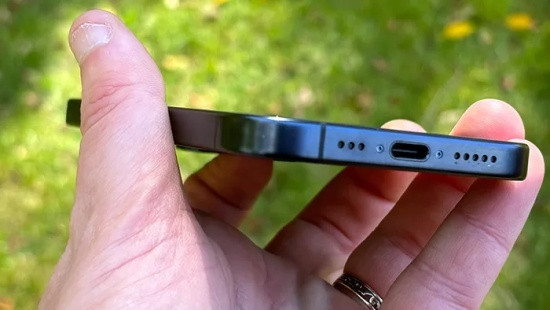 Thay chân sạc iPhone 15 Pro Thay chân sạc iPhone 15 Pro