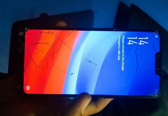 Oppo A3s bể mặt kính Oppo A3s bể mặt kính