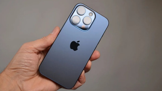 Thay mặt kính sau iPhone 15 Pro Thay mặt kính sau iPhone 15 Pro