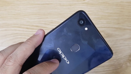Thay vỏ Oppo F7 là dịch vụ bạn nên sử dụng, khi bộ phận này trên máy bị hư thay vo Oppo F7